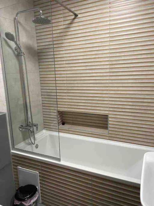 5 Dream Apartment 5 Cu Parcare Privata Nagyvárad Kültér fotó